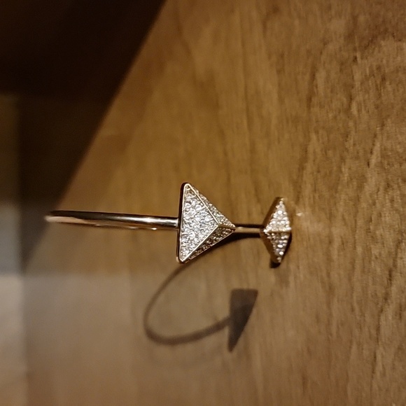 Nwot gold bangle - Picture 5 of 8